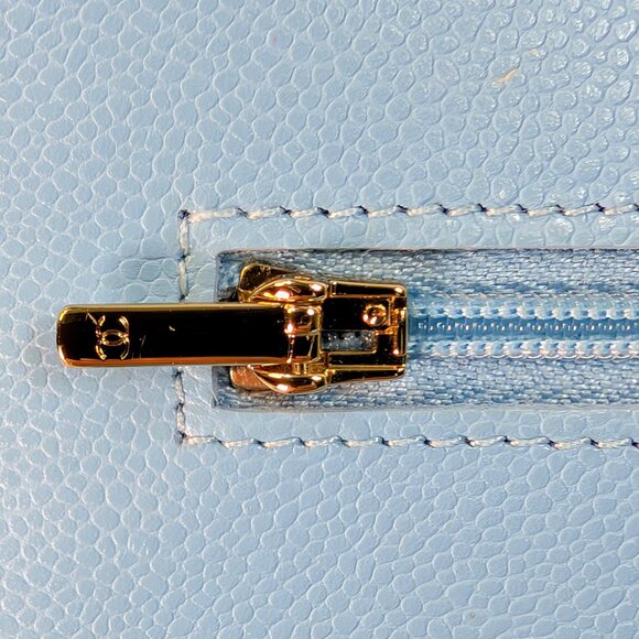 Chanel Blue Caviar Wallet on Chain (WOC) - Picture 8 of 16